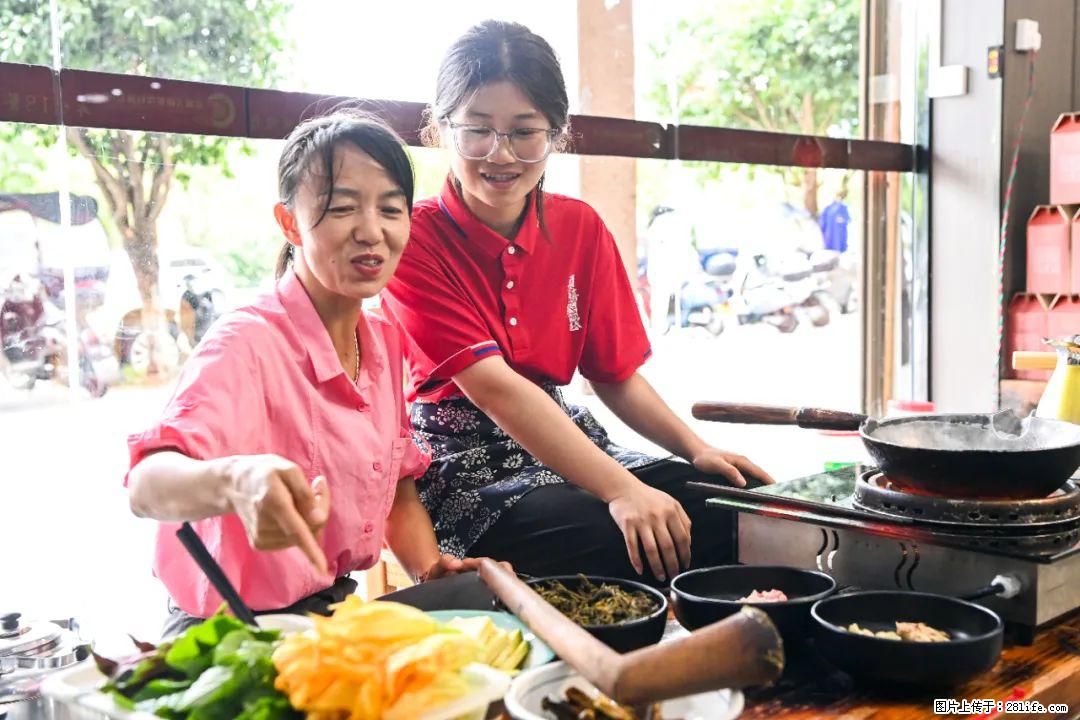 全网追的“扁担女孩”，找了一份暑假工，时薪12元 - 保定生活资讯 - 保定28生活网 bd.28life.net